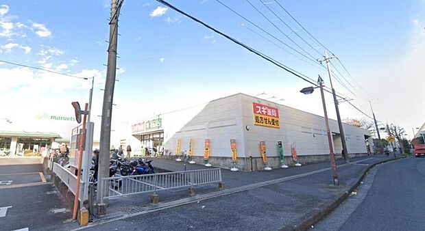 【スギ薬局 茅ヶ崎香川店】 マルエツに併設されているスギ薬局です。品揃えが豊富です。清潔感ある店舗です。