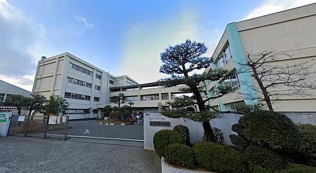 【茅ヶ崎市立香川小学校】 マンモス校でありながら乱れていないです。学校からの案内も多く、状況が見えやすいので安心できます。