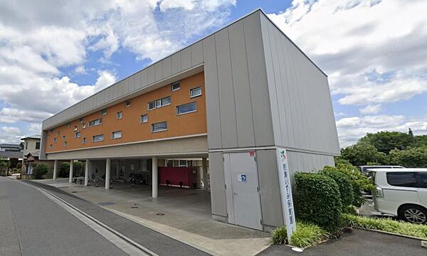 【綾瀬いずみ保育園】　先生たちはベテランから新人まで幅広いです。園長先生が個々の先生の子どもとの関わりをちゃんと見てる感じがします。