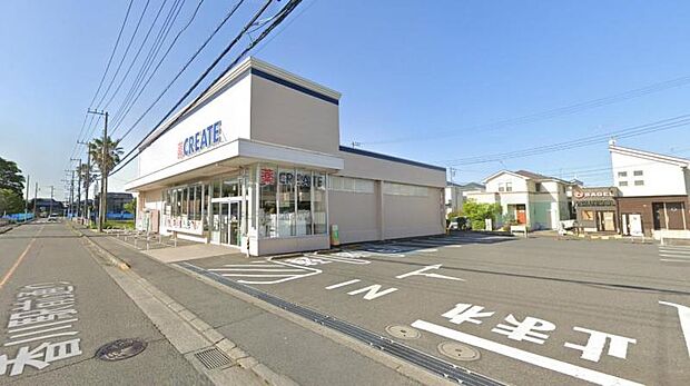 【クリエイトSD 茅ヶ崎みずき店】 駐車場が広いです。日用品や食料品などもあり、とても便利です。品揃えも豊富です。