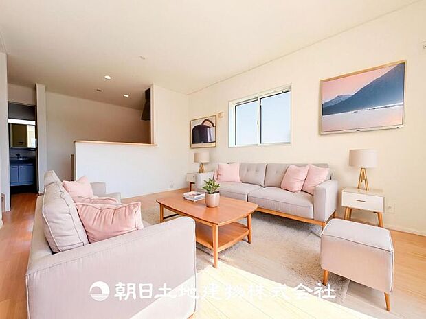 【LDK (約12.7帖)】※画像は実際の室内写真をもとに、家具・調度品の配置例をCG合成したもので、実際とは多少異なります。また、家具等は販売価格に含まれません。