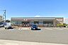 周辺：【セブンイレブン　綾瀬小園中央店】　店舗内は綺麗に整理されています。 品揃えも良い気がします。 ポップが可愛くて見やすいです。 店員の対応も良いです。