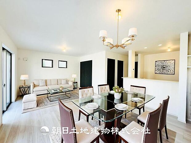 【LDK (約20帖)】※画像は実際の室内写真をもとに、家具・調度品の配置例をCG合成したもので、実際とは多少異なります。また、家具等は販売価格に含まれません。