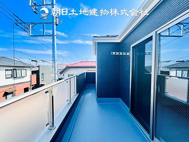 【バルコニー】奥行きのある使いやすいバルコニーです♪