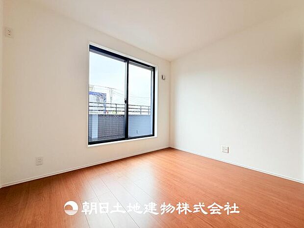 【洋室 (約5.6帖)】