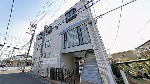 【なでしこクリニック】　地元の人が利用する病院です。駐車場もあります。先生は穏やかで優しいです。