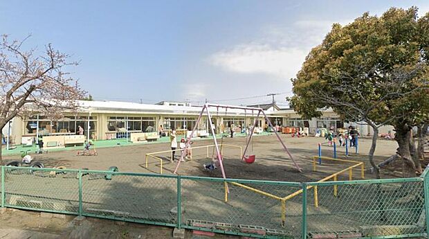 【夕陽ケ丘保育園】 園庭があり運動会も園庭で行います。向かい側に公園もあり、外遊びがたくさんできる保育園です。納涼会やお餅つき、節分など、季節の行事もあります。