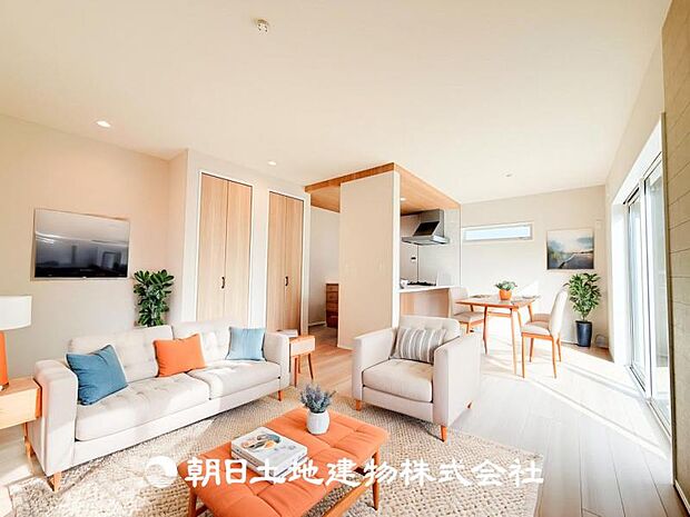 【LDK (約16.8帖)】※画像は実際の室内写真をもとに、家具・調度品の配置例をCG合成したもので、実際とは多少異なります。また、家具等は販売価格に含まれません。