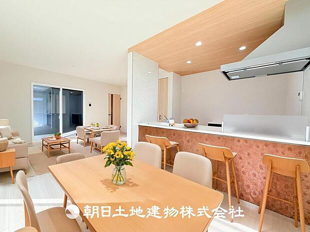 【LDK (約16.8帖)】※画像は実際の室内写真をもとに、家具・調度品の配置例をCG合成したもので、実際とは多少異なります。また、家具等は販売価格に含まれません。