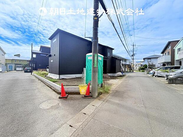 【前面道路+現地写真】交通量の少ない前面道路は小さなお子様がいるご家庭も安心です♪