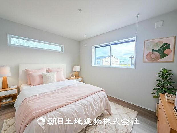 【寝室 (約6.9帖)】※画像は実際の室内写真をもとに、家具・調度品の配置例をCG合成したもので、実際とは多少異なります。また、家具等は販売価格に含まれません。