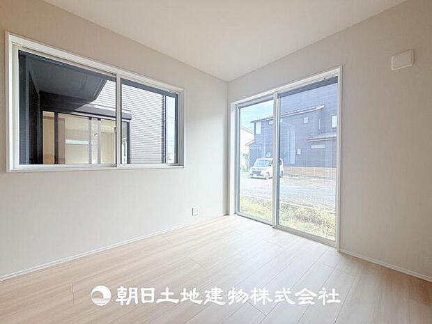 【洋室 (約5帖)】客間としても便利な1階のお部屋♪