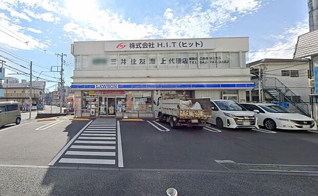 【ローソン 相模原相南四丁目店】 店内はきれいで駐車場もあるので便利です。店員さんの対応も良いです。