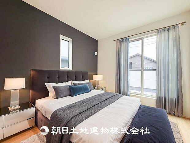 【寝室 (約6帖)】※画像は実際の室内写真をもとに、家具・調度品の配置例をCG合成したもので、実際とは多少異なります。また、家具等は販売価格に含まれません。