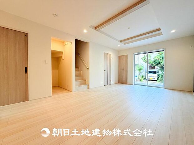 【LDK (約19.25帖)】