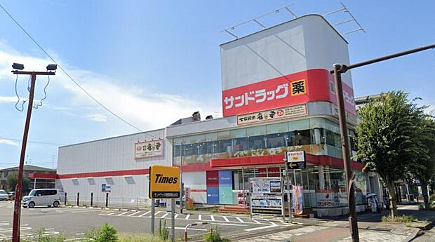 【サンドラッグ 相模原横山台店】 日用品の品揃えが良いです。駐車場も広く利用しやすいです。