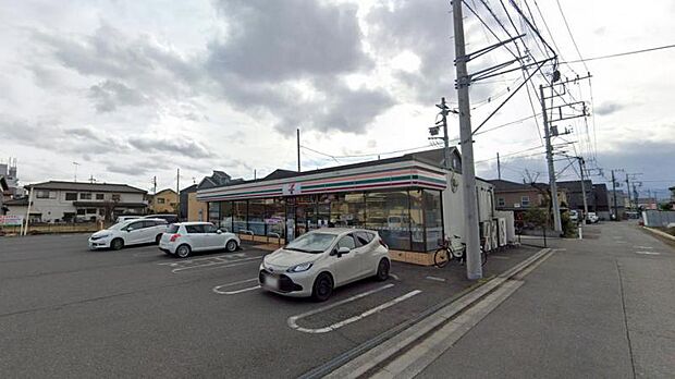 【セブンイレブン 相模原上溝3丁目店】 駐車場が広いです。商品の並べ方が丁寧で見やすいです。