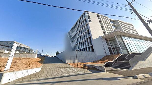 【AOI湘北病院】 外観内観共にすごく綺麗な病院です。 駐車場も広いため車で移動する方にも便利です。