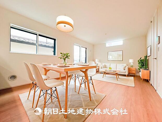 【LDK (約18帖)】※画像は実際の室内写真をもとに、家具・調度品の配置例をCG合成したもので、実際とは多少異なります。また、家具等は販売価格に含まれません。