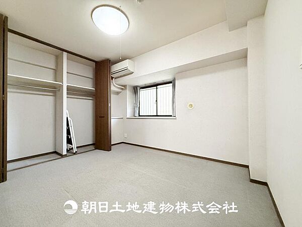 【寝室 (約6.5帖)】