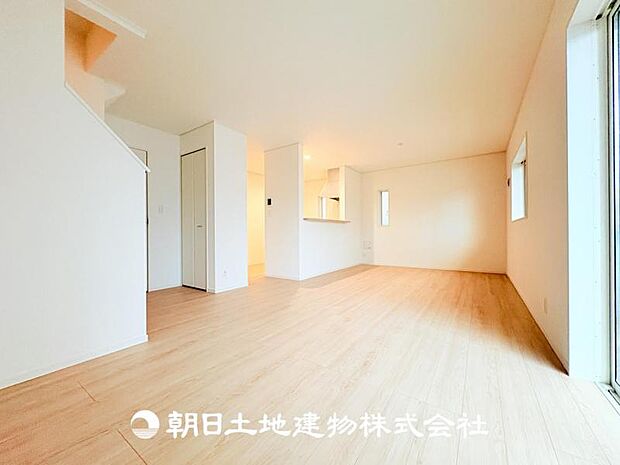 【LDK (約19帖)】