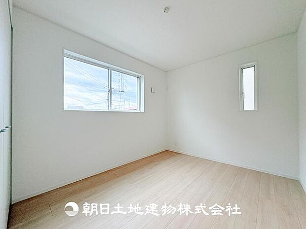 【洋室 (約5.7帖)】