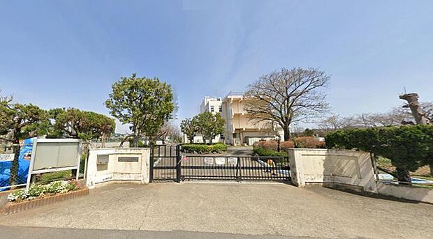 【平塚市立南原小学校】　創立50年を超えており、地域との交流も盛んなようです。