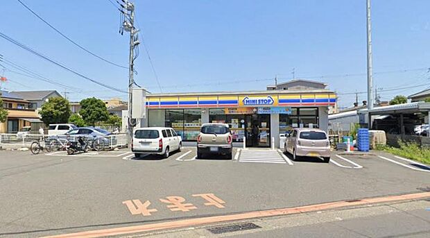 【ミニストップ　平塚南原店】　駐車場があり車で利用しやすいです。ソフトクリームが美味しいです。