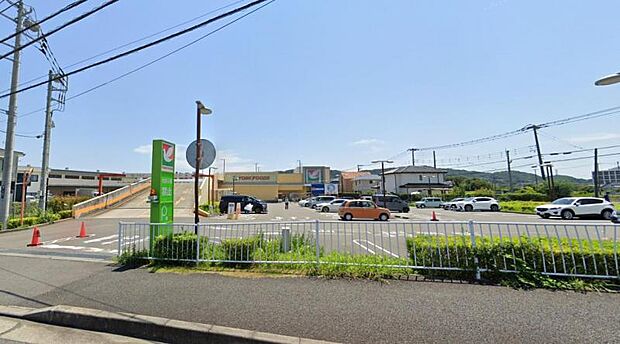 【ヨークフーズ　南原店】　駐車場が広く、品揃えも良いです。プライベートブランドの商品がたくさんあります。