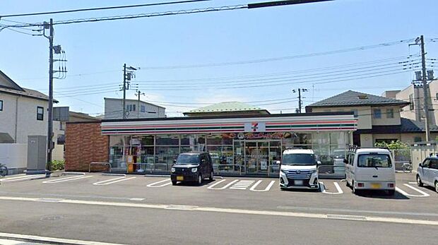 【セブンイレブン 平塚1丁目店】 店内がきれいで買い物がしやすいです。駐車場もあります。