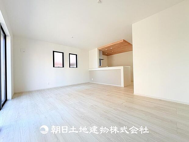 【LDK (約16.6帖)】※画像は実際の室内写真をもとに、家具・調度品の配置例をCG合成したもので、実際とは多少異なります。また、家具等は販売価格に含まれません。