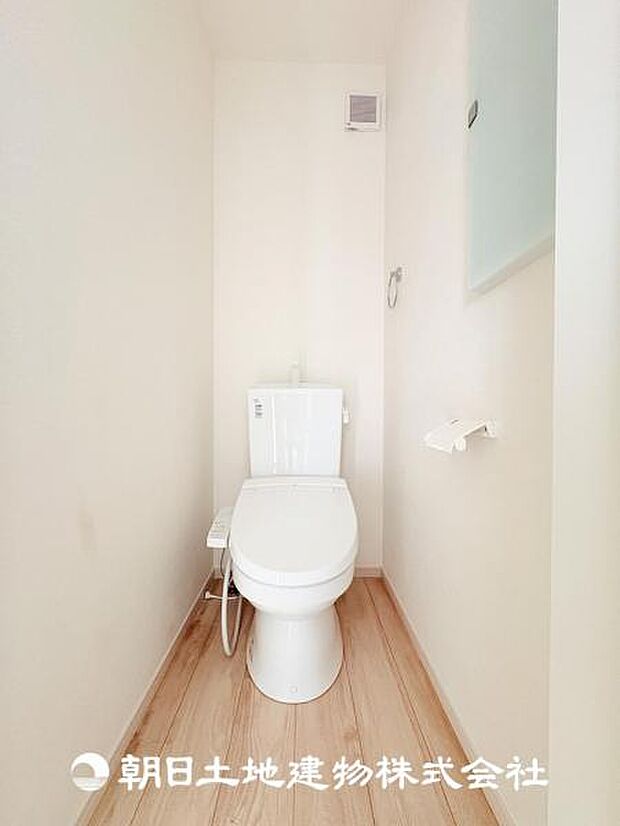 【ウォシュレット付きトイレ】最近では当たり前になってきたウォシュレット付きトイレになります!デリケートな方でも安心してお使いいただけます!