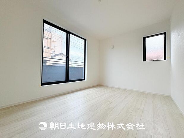 【寝室 (約6帖)】※画像は実際の室内写真をもとに、家具・調度品の配置例をCG合成したもので、実際とは多少異なります。また、家具等は販売価格に含まれません。