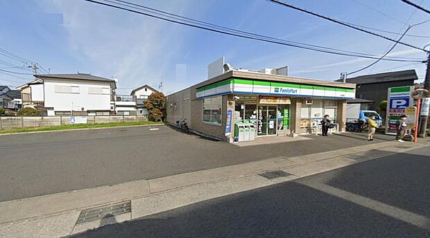 【ファミリーマート 平塚大縄店】 店内は綺麗で店員さんも親切です。駐車場もあります。