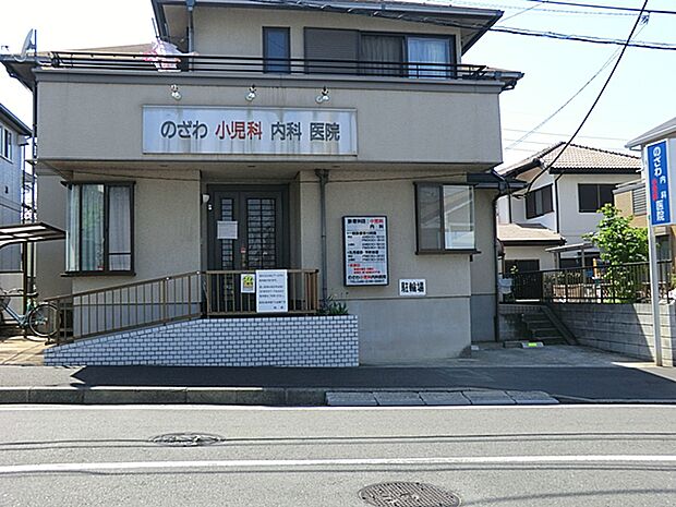 【のざわ小児科内科医院】 地域に根付いた医院です。専用駐車場もあり車での通院にも便利です。