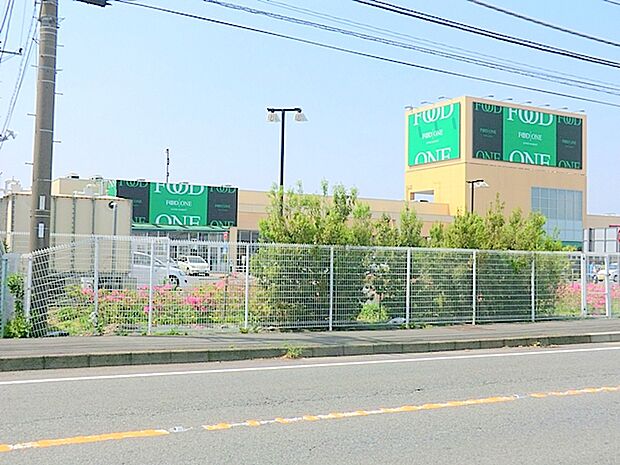 【フードワン 海老名店】 海老名市の長後街道沿いにある大型スーパーです。ホームセンターと繋がっているので、駐車場はとても広いです。