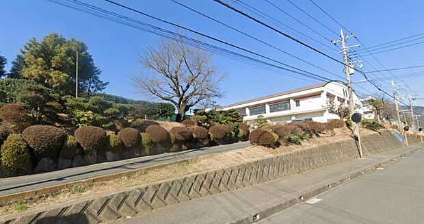 【秦野市立南中学校】 運動会、合唱コンクール、プチ文化祭、球技大会など行事が盛んな学校です。校舎全体に窓が多く、風通しが良いため夏でも涼しいです。