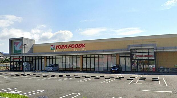 【ヨークフーズ 秦野緑町店】 店内は広く買い物がしやすいです。品揃えも豊富です。お弁当も美味しいです。