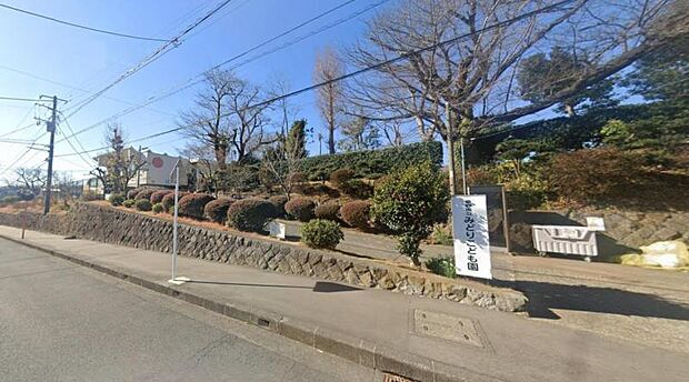 【秦野市立みどりこども園】 園庭が広く子供たちは思い切り遊べます。先生たちの雰囲気も良く親身になって話も聞いてくださいます。