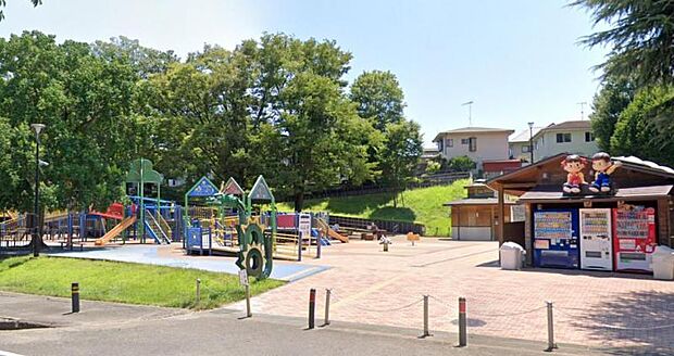 【秦野市カルチャーパーク ちびっこ広場】 大きな公園で、遊具も豊富です。休日には多くの子供で賑わってます。