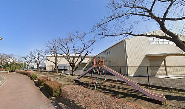 【なかよし公園】 とてもいい公園です。ここを利用するのは主に小さい子達で、周りに住宅もあるので何かあった時には声をかけに行きやすいと思います。