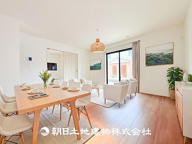 【LDK (約17帖)】※画像は実際の室内写真をもとに、家具・調度品の配置例をCG合成したもので、実際とは多少異なります。また、家具等は販売価格に含まれません。