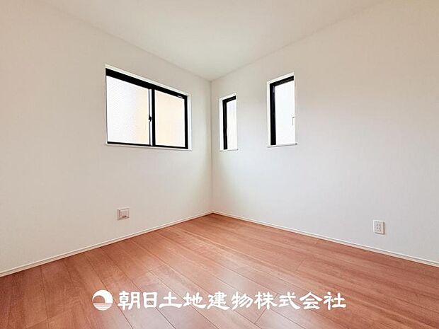 【洋室 (約5帖)】子供部屋にピッタリなお部屋です♪