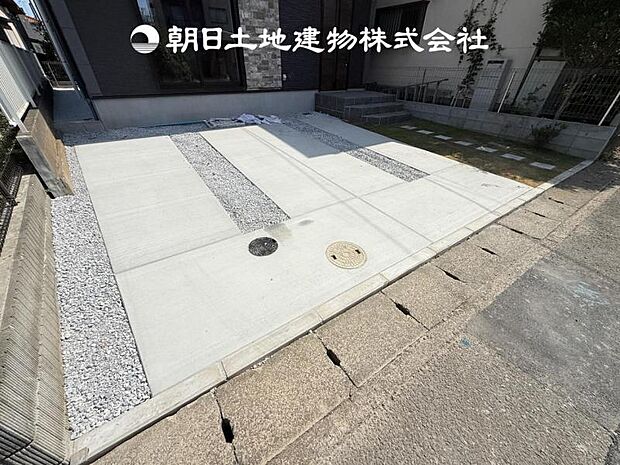 【カースペース】ゆとりある並列2台分のスペースがございます♪