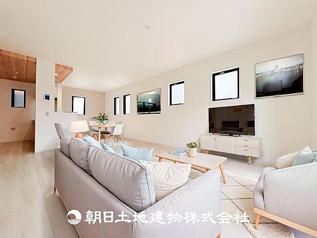 【LDK (約19.2帖)】※画像は実際の室内写真をもとに、家具・調度品の配置例をCG合成したもので、実際とは多少異なります。また、家具等は販売価格に含まれません。