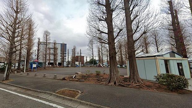 【藤塚みどり公園】 楽しめる遊具があり 広いスペースで小さいお子さまから大きなお子さままで充分に遊べます。