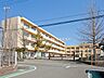 周辺：【海老名市立社家小学校】　ＪＲ社家駅から10分、田んぼの真ん中に聳え立つ小学校です。