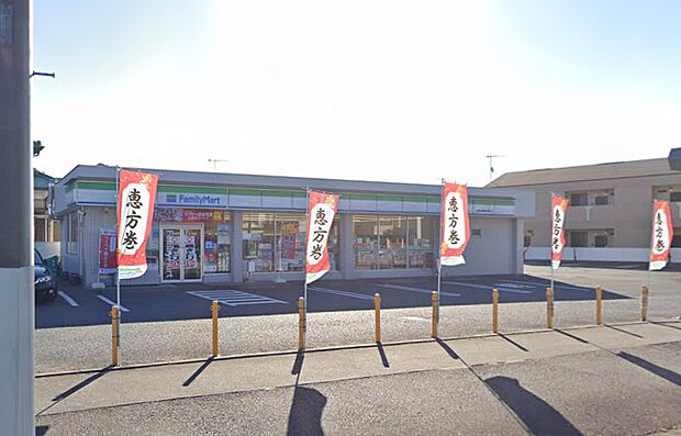 【ファミリーマート 海老名運動公園前店】 インターから近い割には空いてることが多いので昼時にはオススメです。