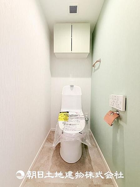 【ウォシュレット付きトイレ】最近では当たり前になってきたウォシュレット付きトイレになります！デリケートな方でも安心してお使いいただけます！