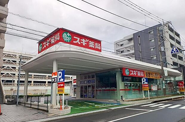【スギドラッグ 海老名駅東店】 駐車場が広く利用しやすいです。品揃えもよいです。クーポンなどがありお得に買い物ができます。